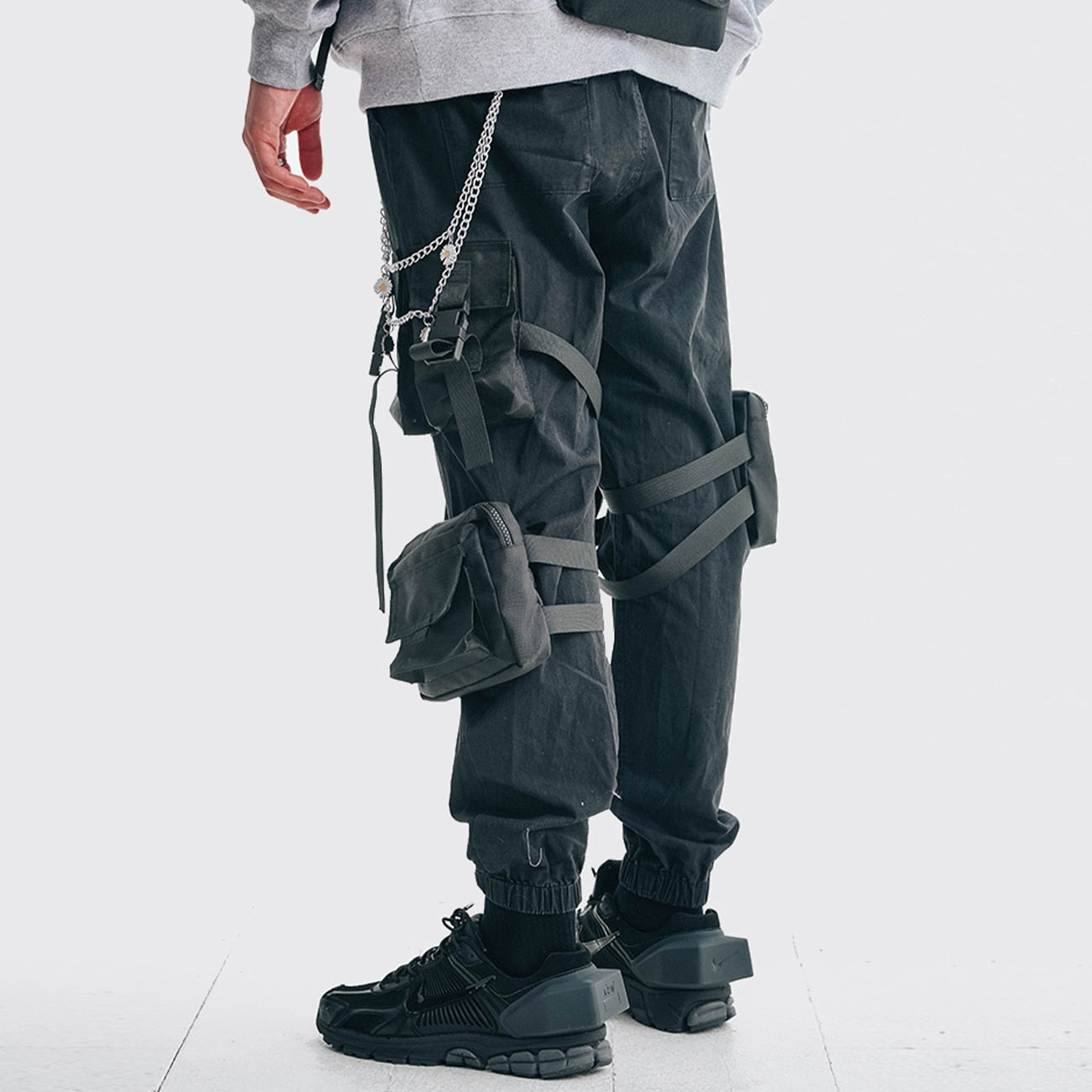 Tapered cargo hot sale pants techwear